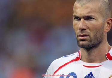 足球直播-欧冠拜仁慕尼黑对皇马比赛裁判判罚争议解析