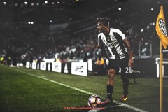 足球直播-欧冠赛事集锦：经典比赛瞬间及精彩片段