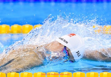 足球直播-中超联赛黑白直播的历史与技术发展